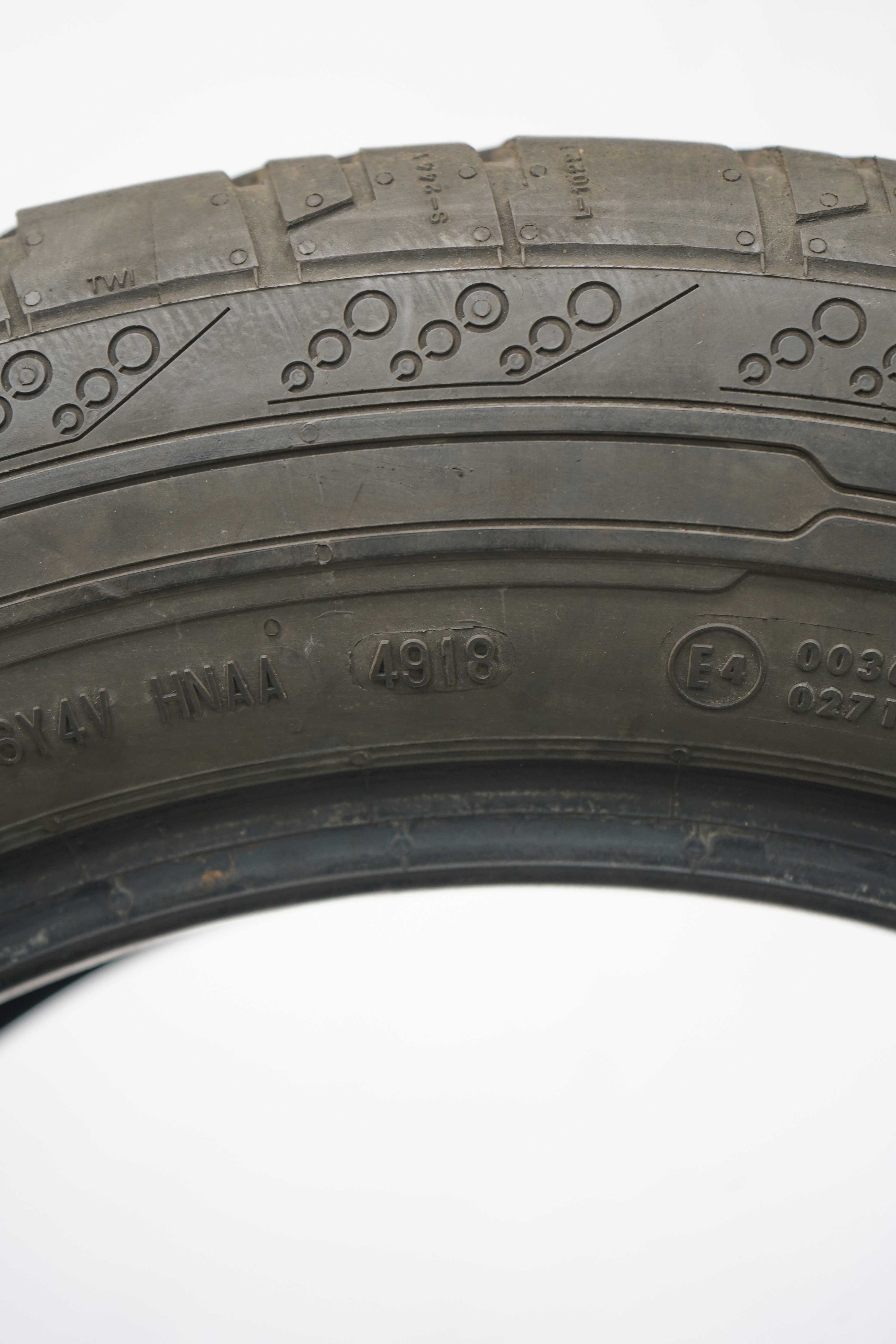 Sommerreifen-Continental-ContiVanContact200-225-55-R17C-109-107H-4_(3)