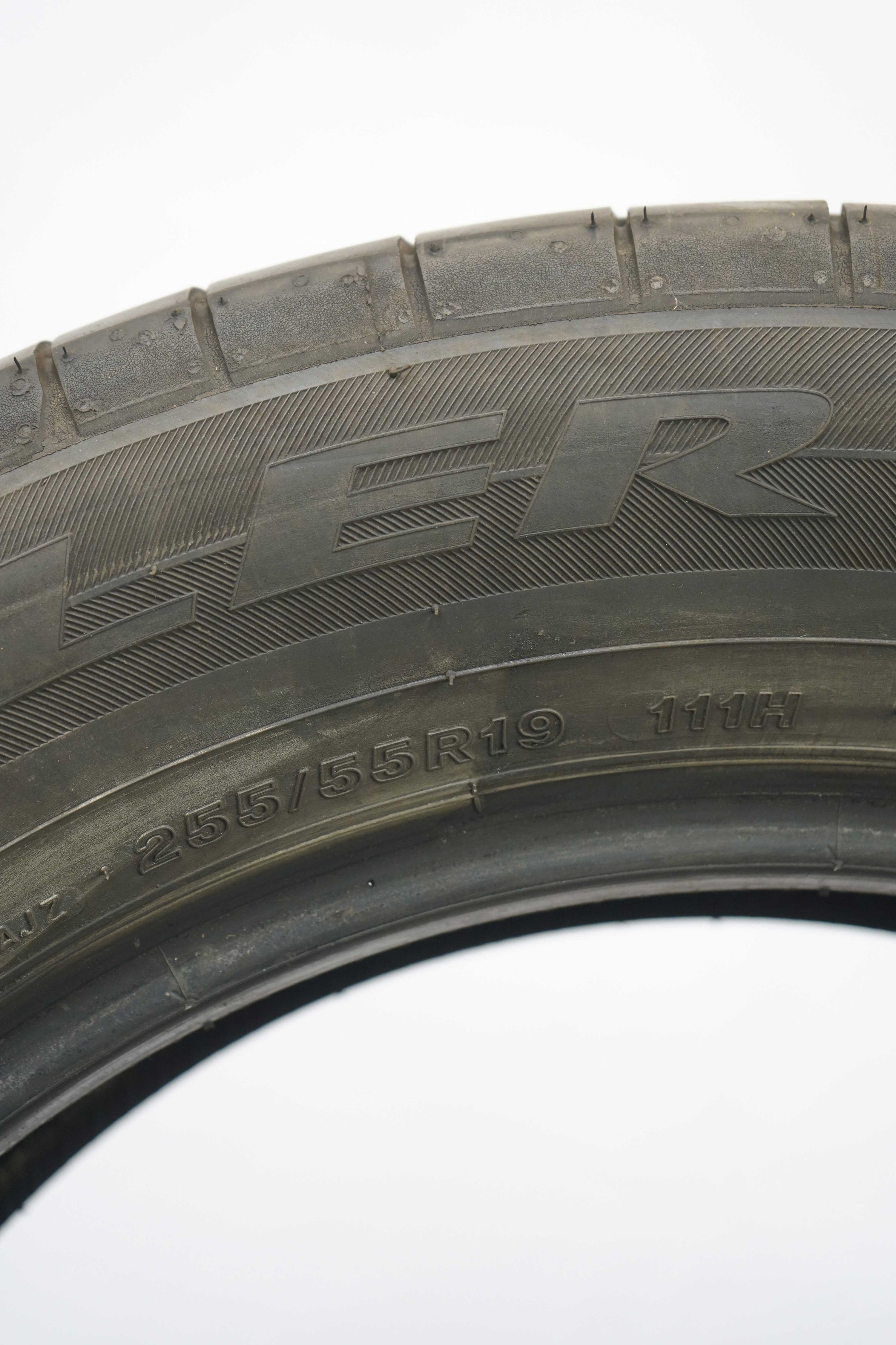 Sommerreifen-Bridgestone-DuelerHP-Sport-255-55-R19-111H-3_(2)