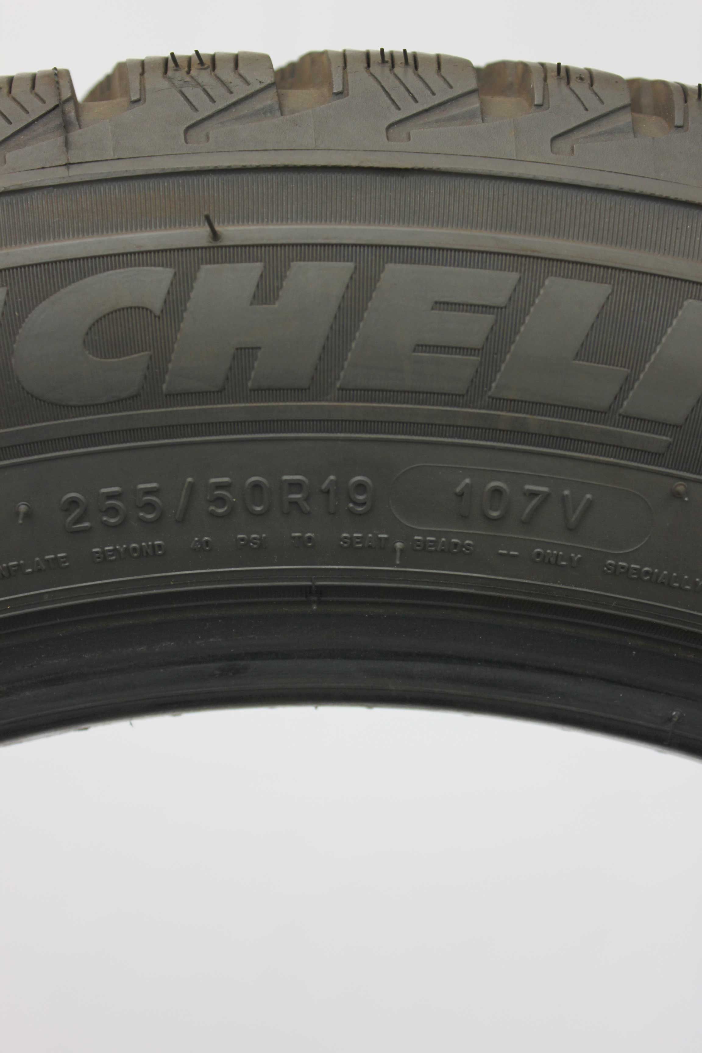 Winterreifen-Michelin-LatitudeAlpinLA2-255-50-R19-107V-XL-2_(1)