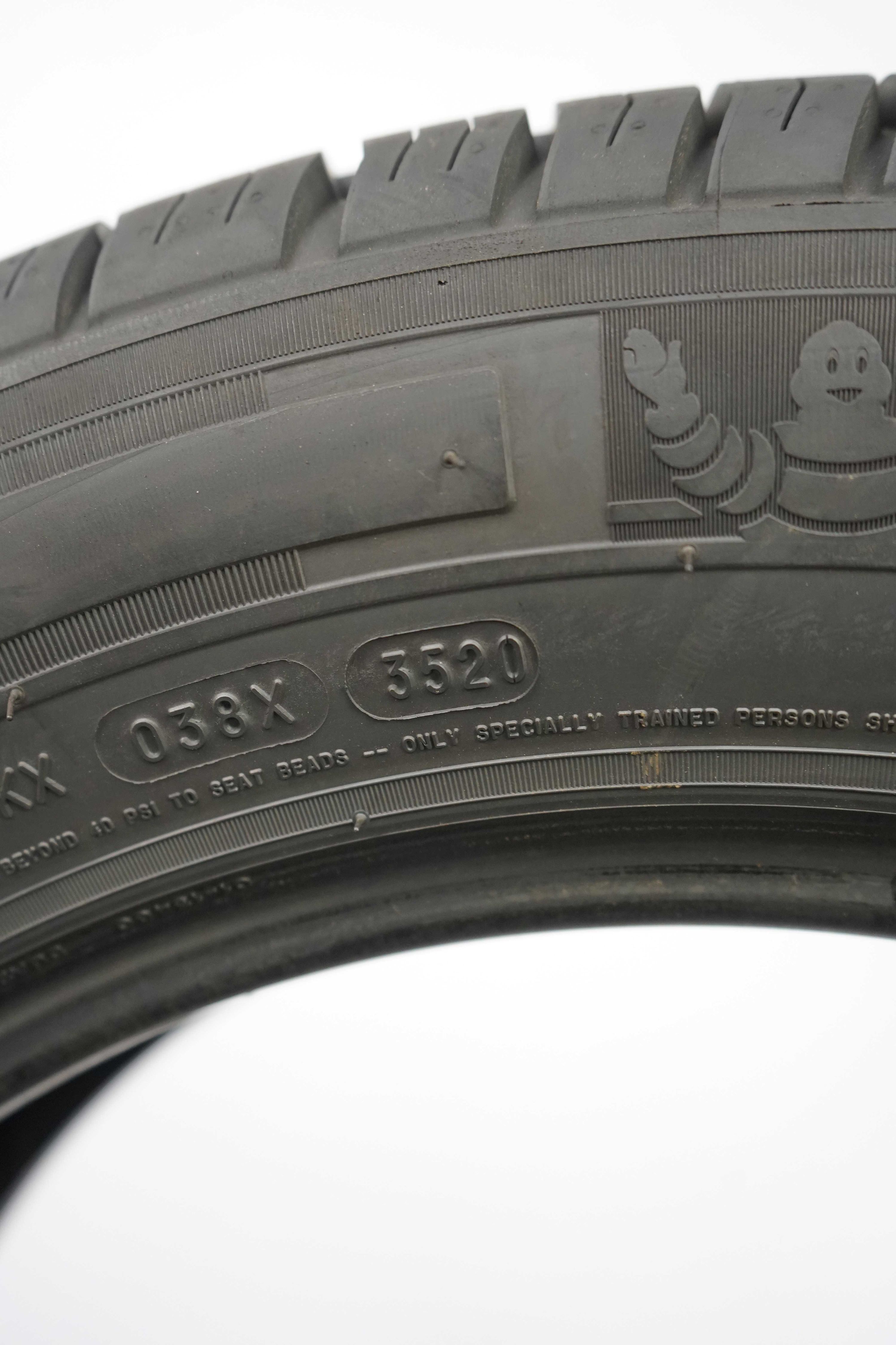 Sommerreifen-Michelin-Agilis-215-60-R17C-104-102H-3_(3)