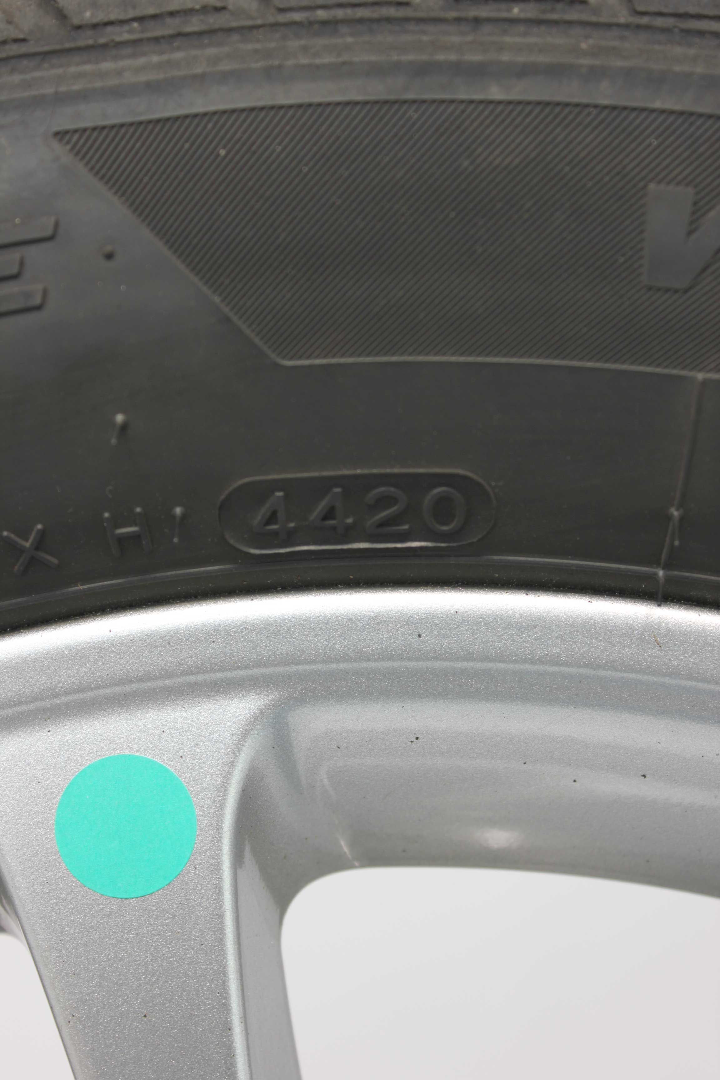 Winterkomplettradsatz-Mercedes-Benz-A-Klasse-A177-Alufelge-17Zoll-A1774010300-Winterreifen-Hankook-Winter-iceptevo2MO-205-55-R17-91H-5_(1)