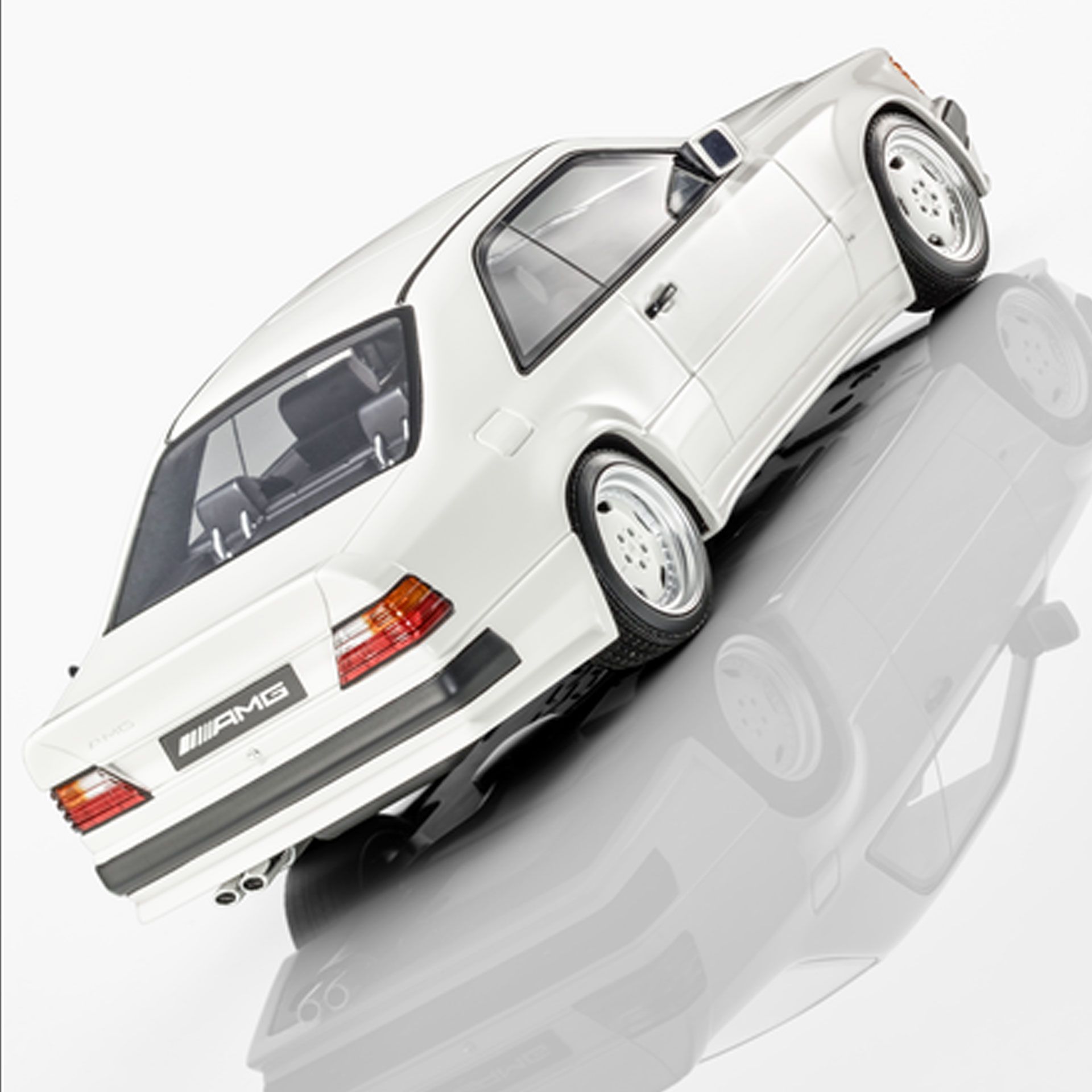 B66040639_mercedes-benz_modellauto_300_ce_amg_c_124_rosier-onlineshop2