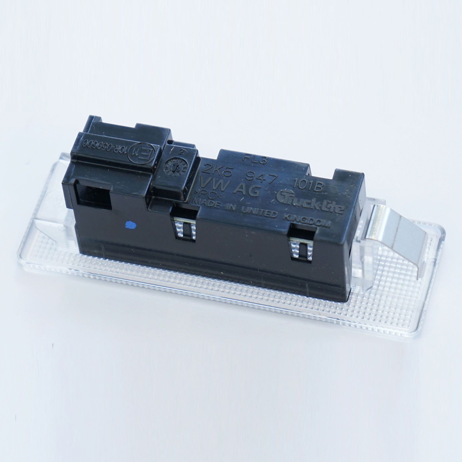2K5947101B_volkswagen_kofferraum-beleuchtung_rosier-onlineshop3