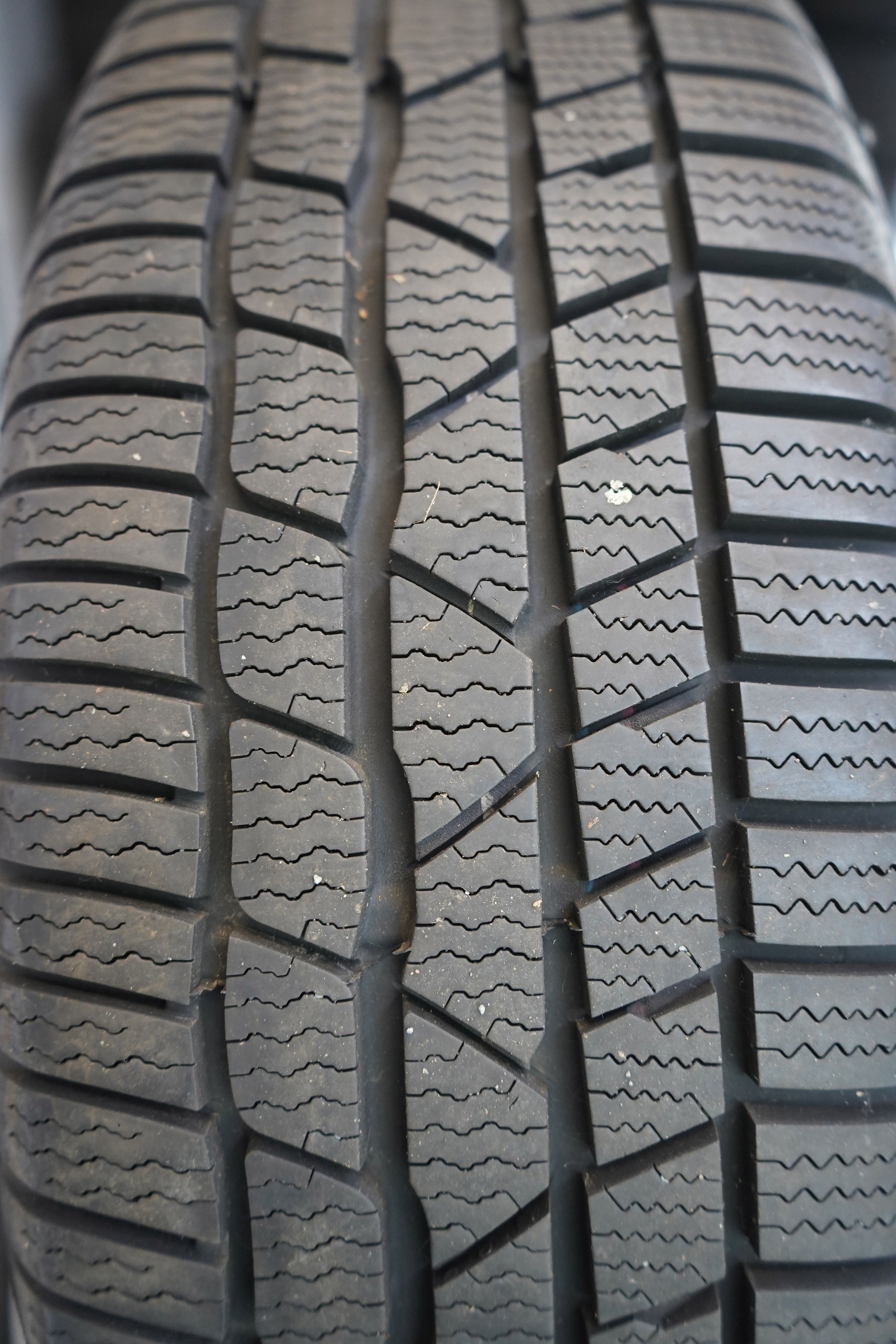 Winterkomplettradsatz-gebraucht-Mercedes-Benz-A246-B-Klasse-A2464010102-2