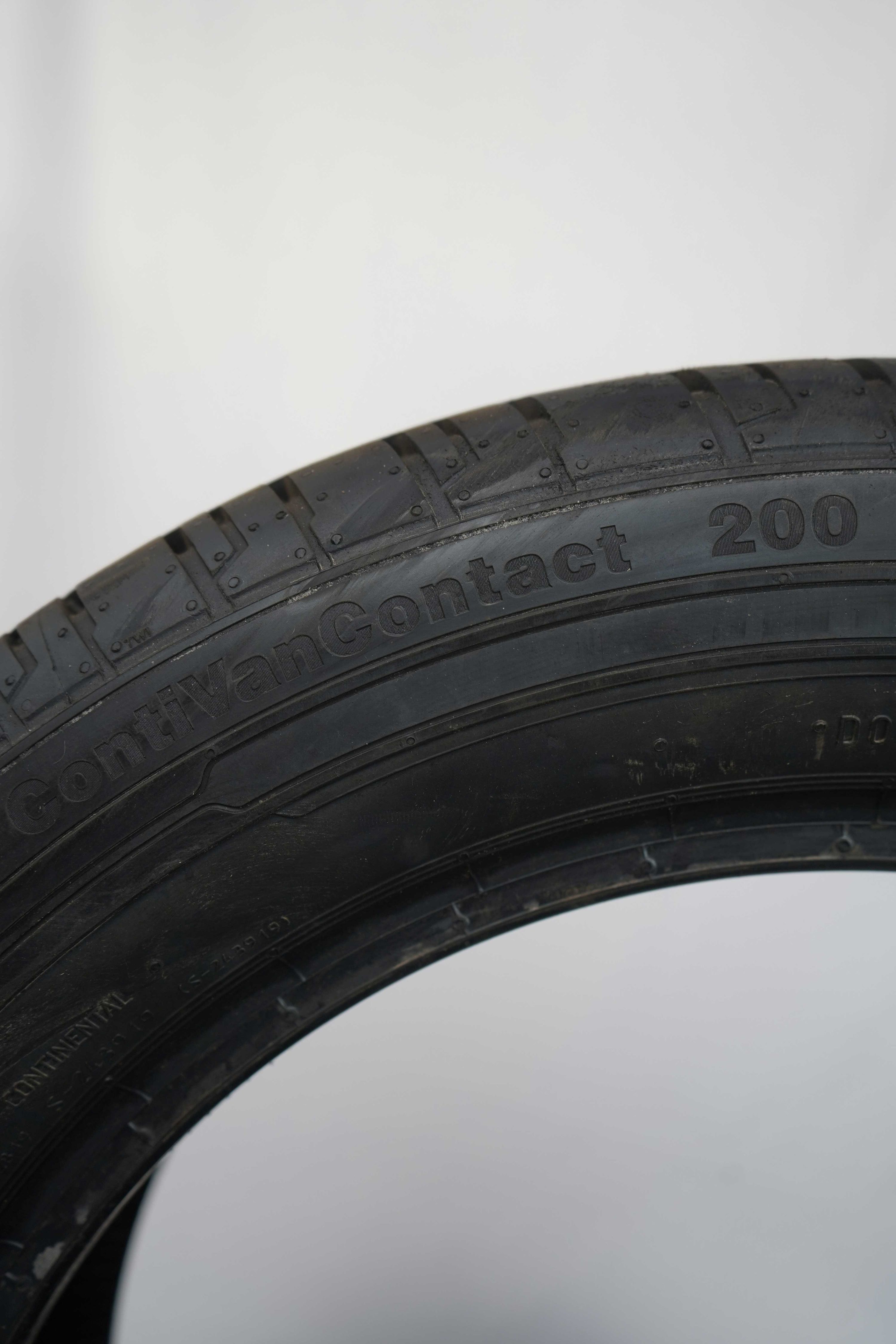 Sommerreifen-Continental-ContiVanContact200-225-55-R17-101V-2_(1)