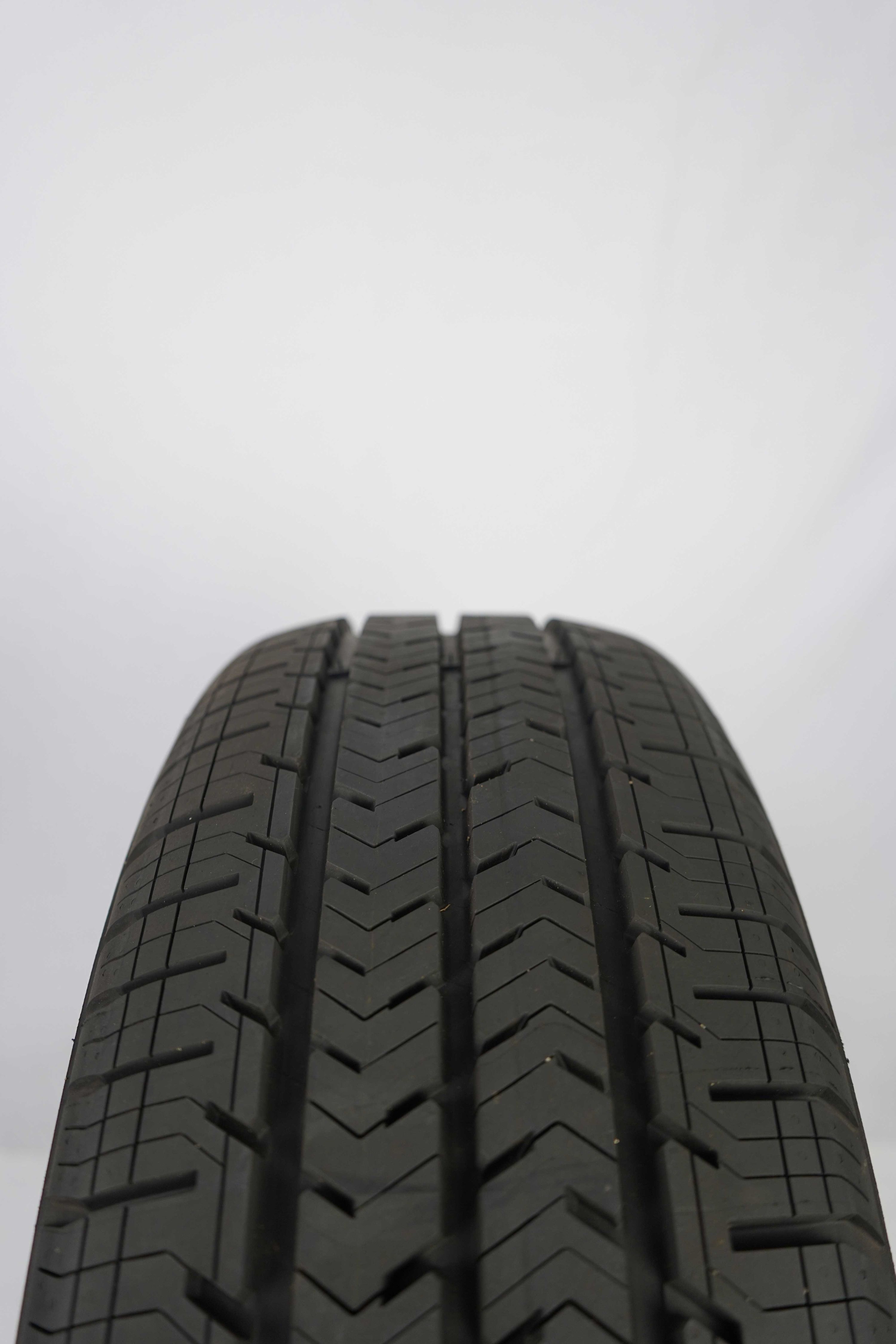 Sommerreifen-Michelin-Agilis-215-60-R17C-104-102H-5