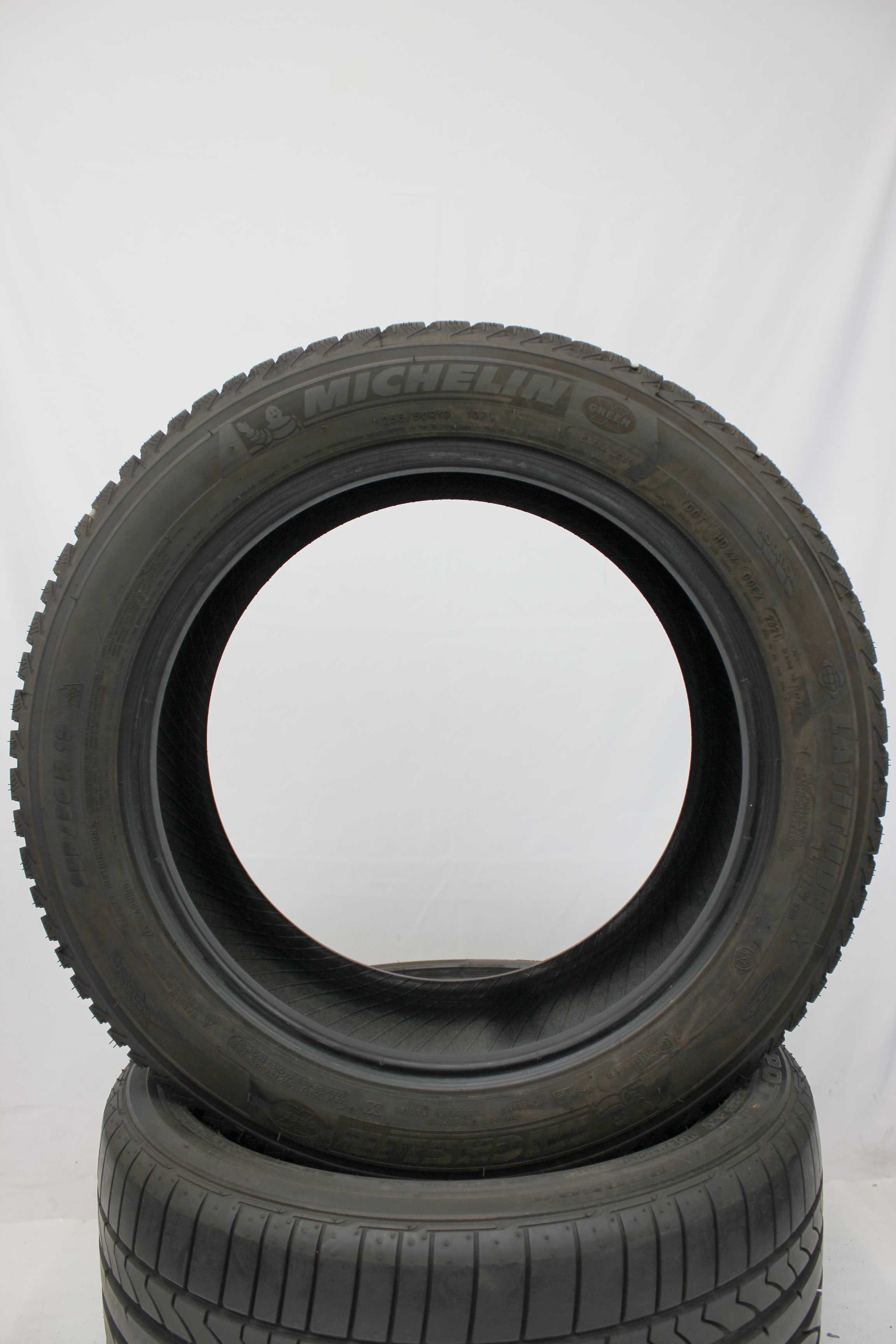 Winterreifen-Michelin-LatitudeAlpinLA2-255-50-R19-107V-XL_(2)