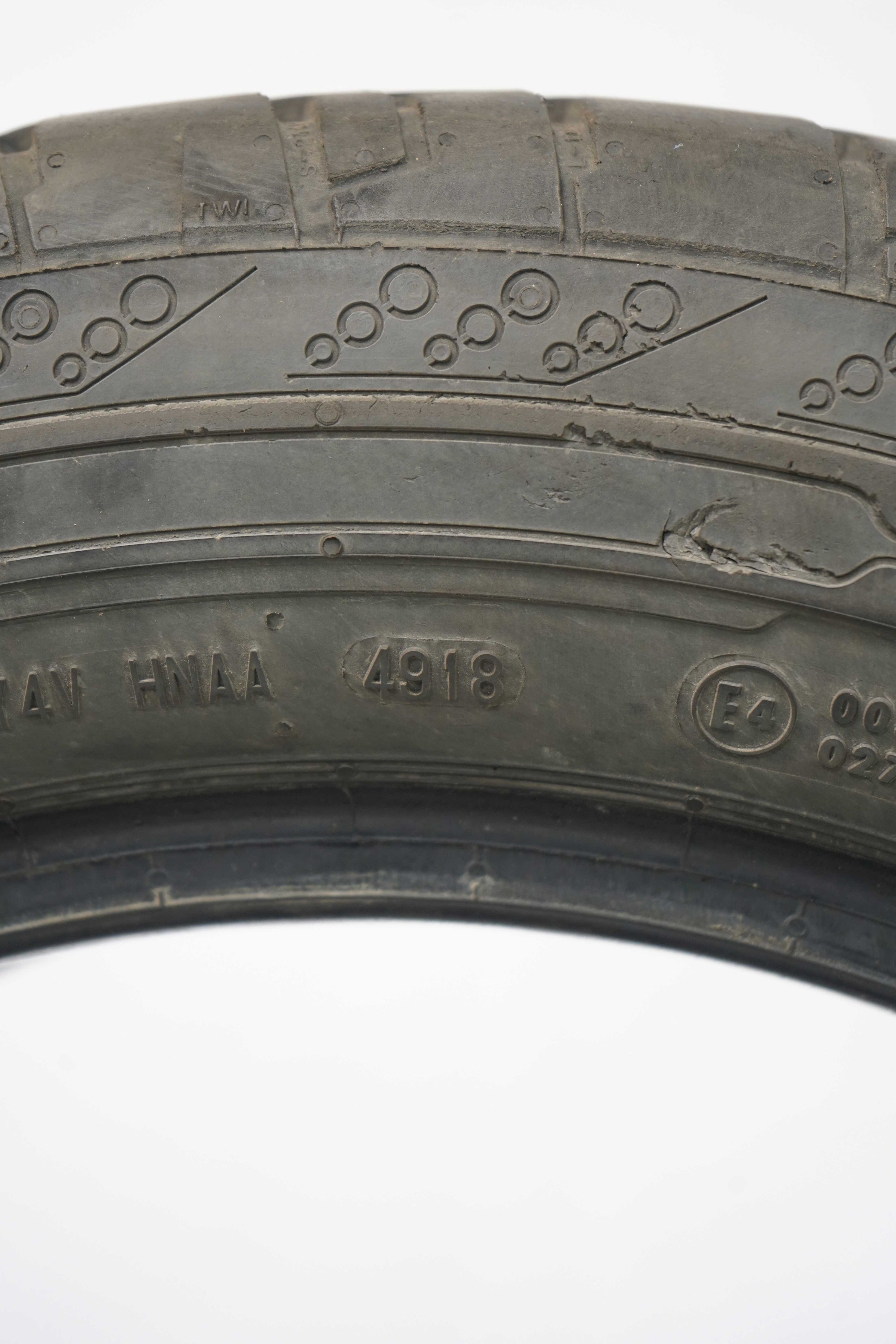 Sommerreifen-Continental-ContiVanContact200-225-55-R17C-109-107H-4_(2)