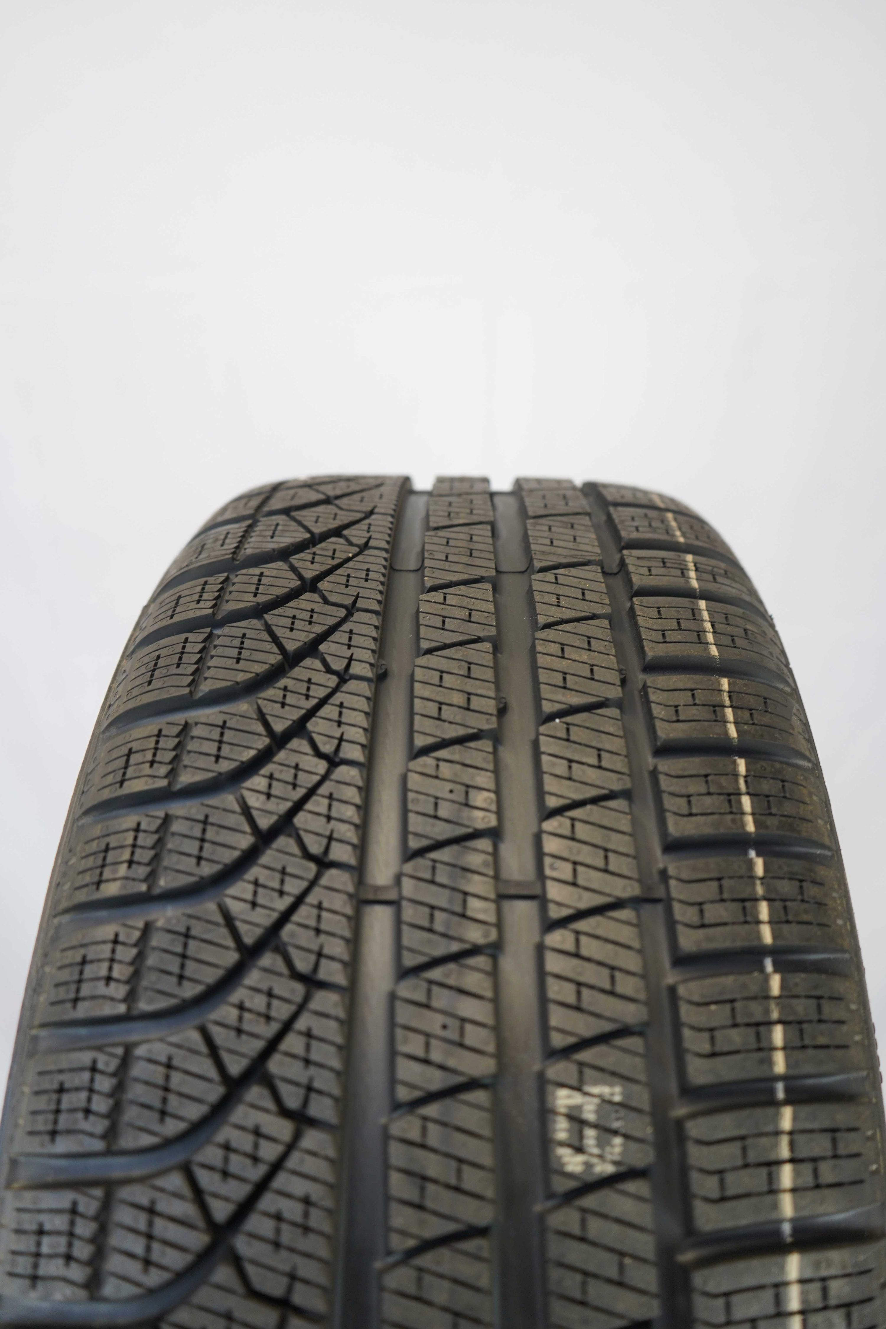 Winterkomplettradsatz-Mercedes-Benz-A177-A-Klasse-A1774012300-Alufelge-Winterreifen-Pirelli-PZEROWinter-245-35-R19-93V-6