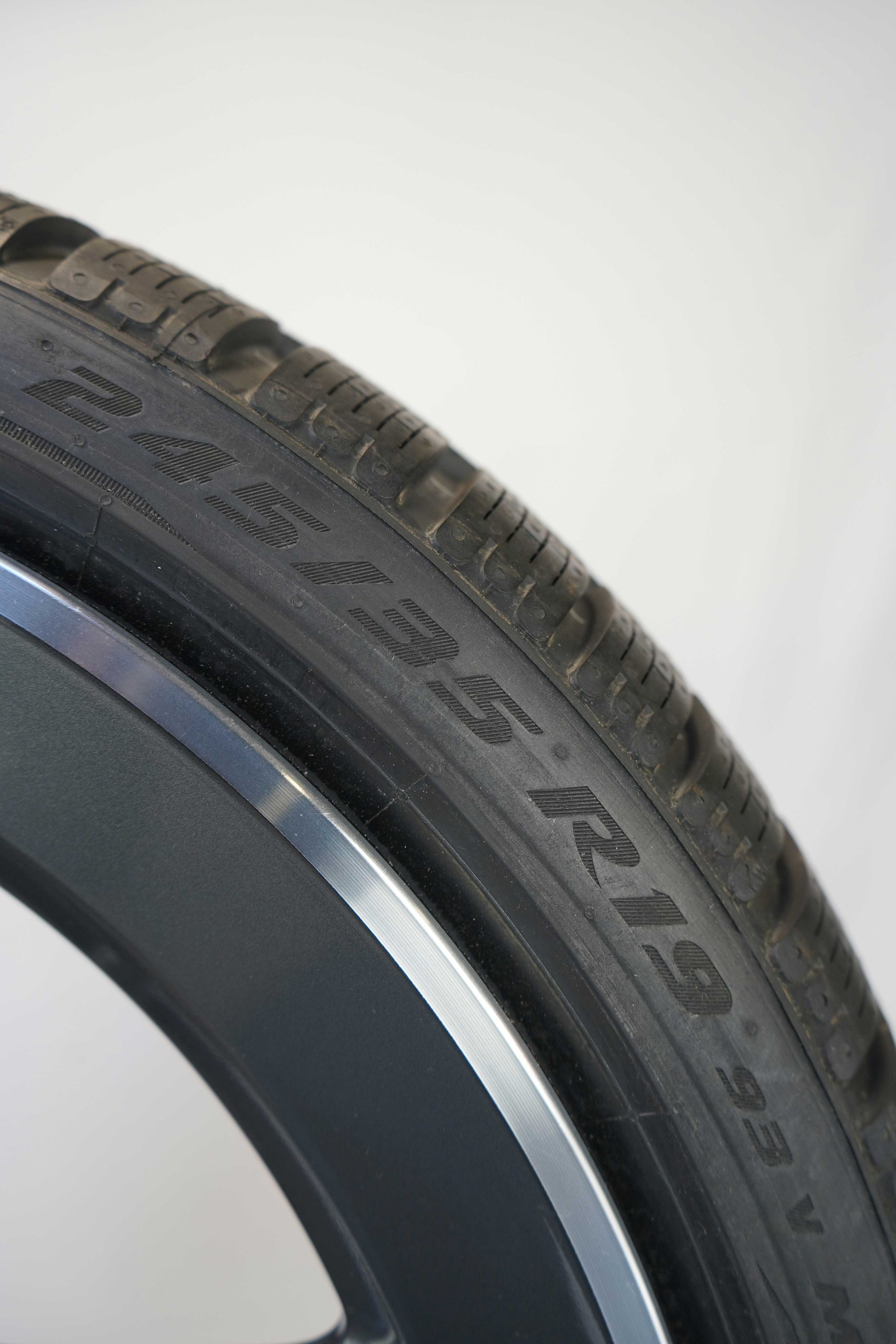 Winterkomplettradsatz-Mercedes-Benz-A177-A-Klasse-A1774012300-Alufelge-Winterreifen-Pirelli-PZEROWinter-245-35-R19-93V-3
