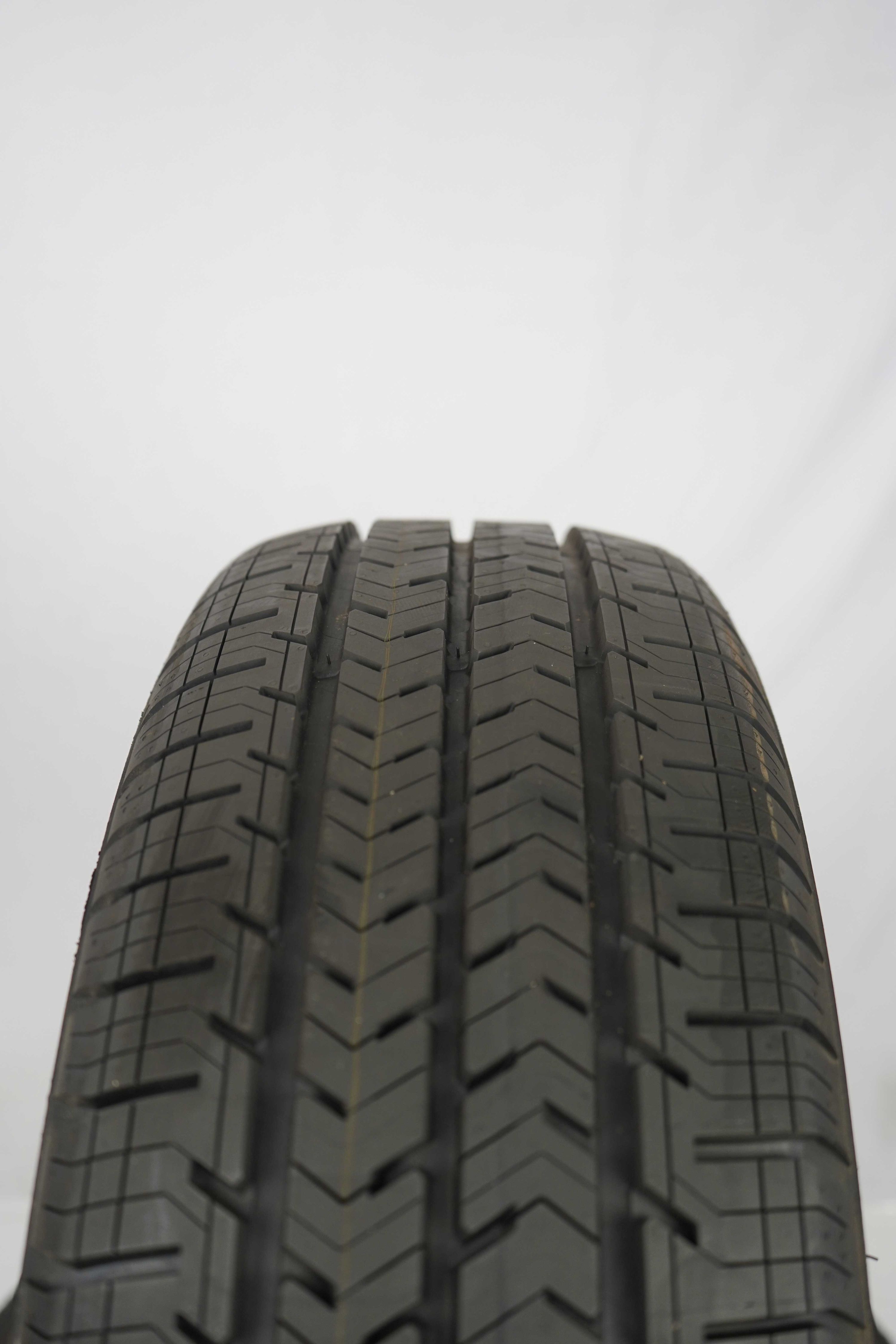 Sommerreifen-Michelin-Agilis-215-60-R17C-104-102H-5_(5)