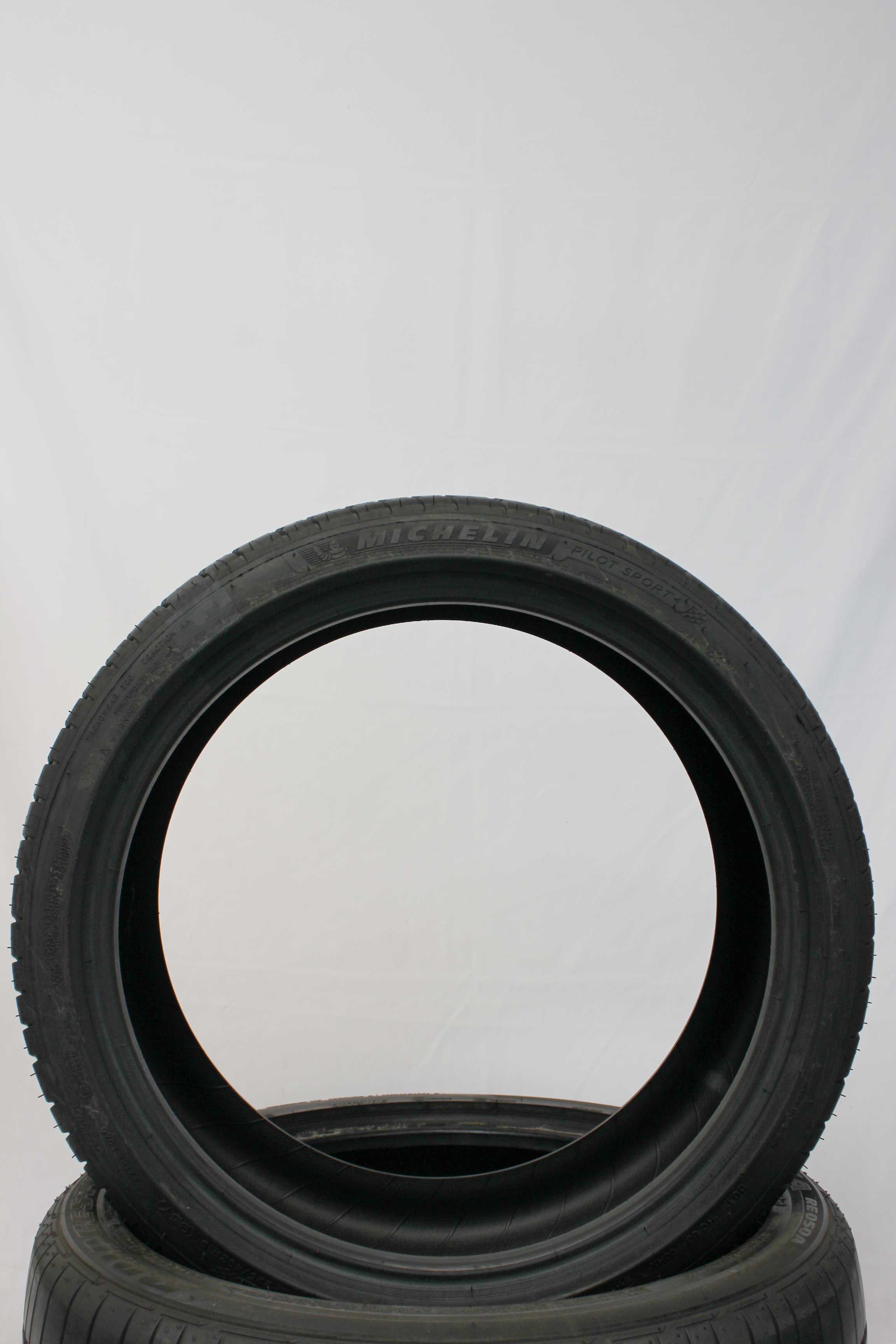 Sommerreifen-Michelin-PilotSport4-225-40-R19-93Y-XL_(1)