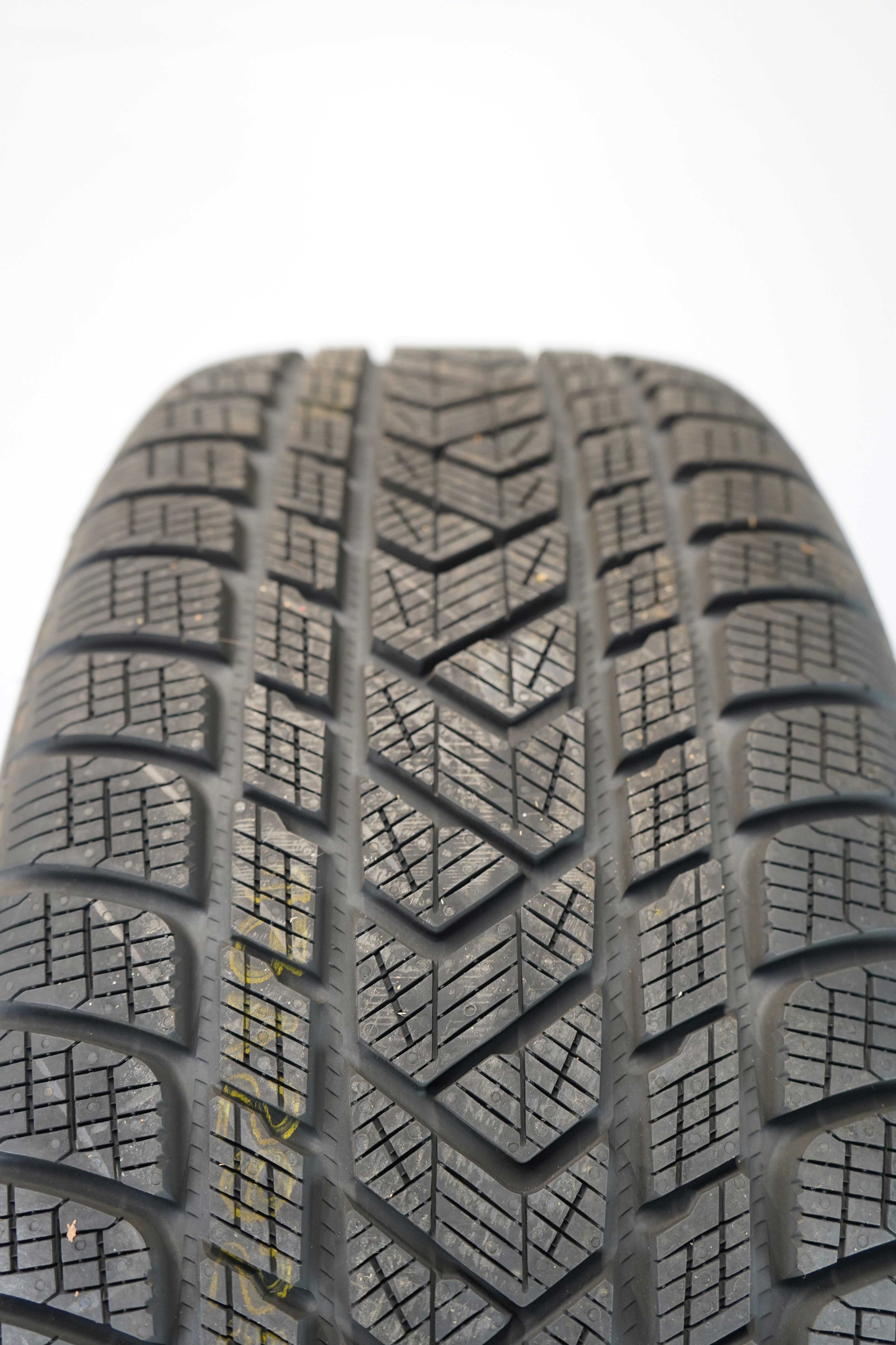 Winterkomplettradsatz-Mercedes-Benz-GLE-A292-Winterreifen-Pirelli-ScorpionWinter-275-50-R20-109V-5