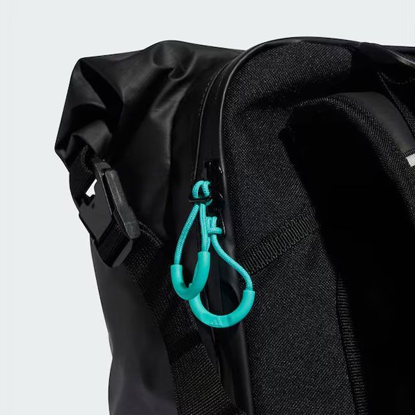 B67998200_mercedes-amg_f1_rucksack_rosier-onlineshop5