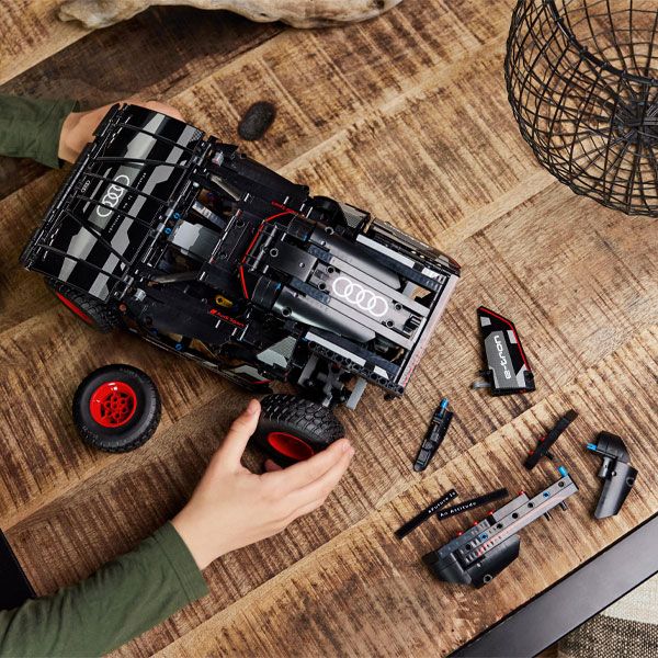 3202302000_audi_rs-q-e-tron_lego_technic_rosier-onlineshop4