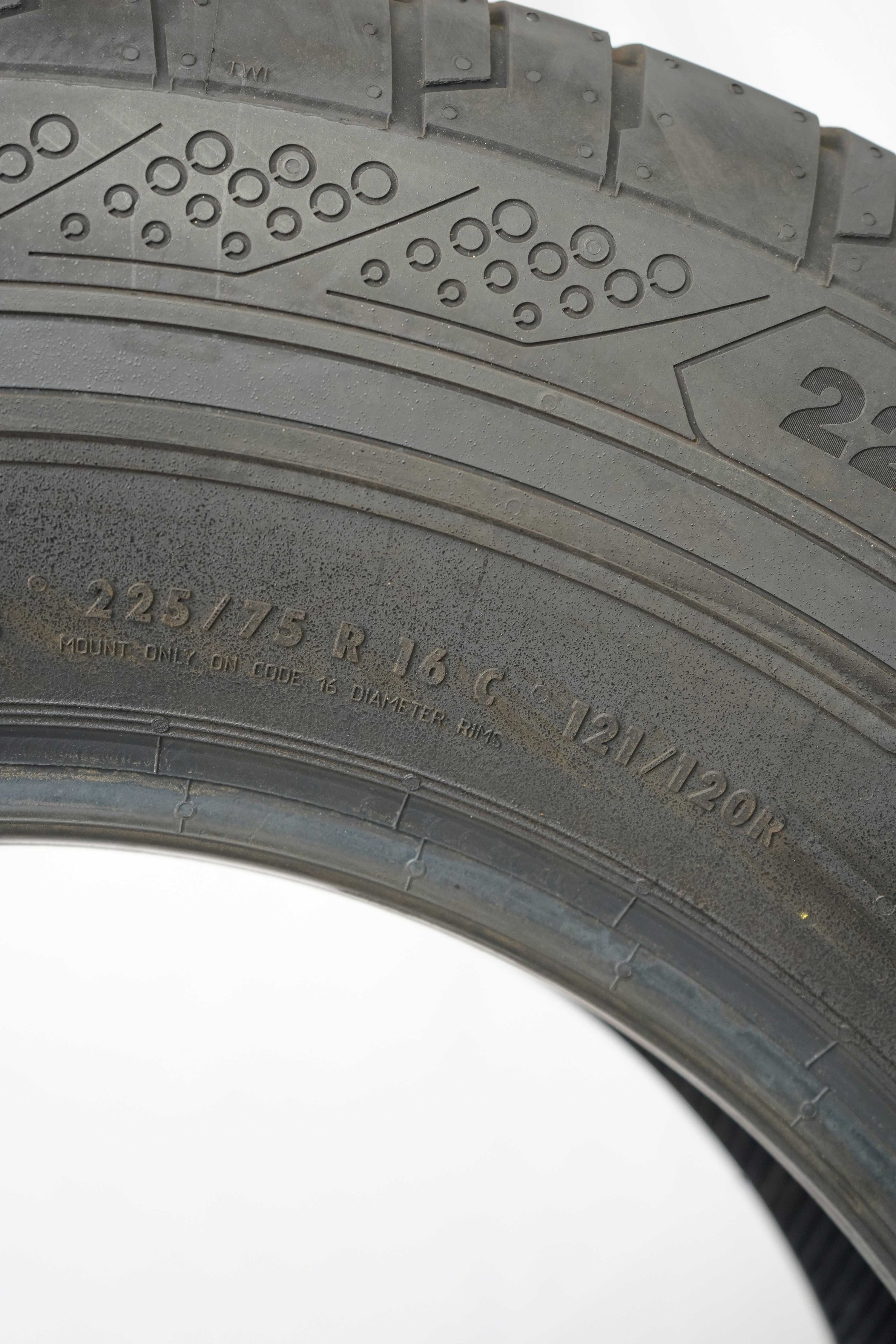 Sommerreifen-Continental-ContiVanContact200-225-75-R16C-121-120R-3_(3)