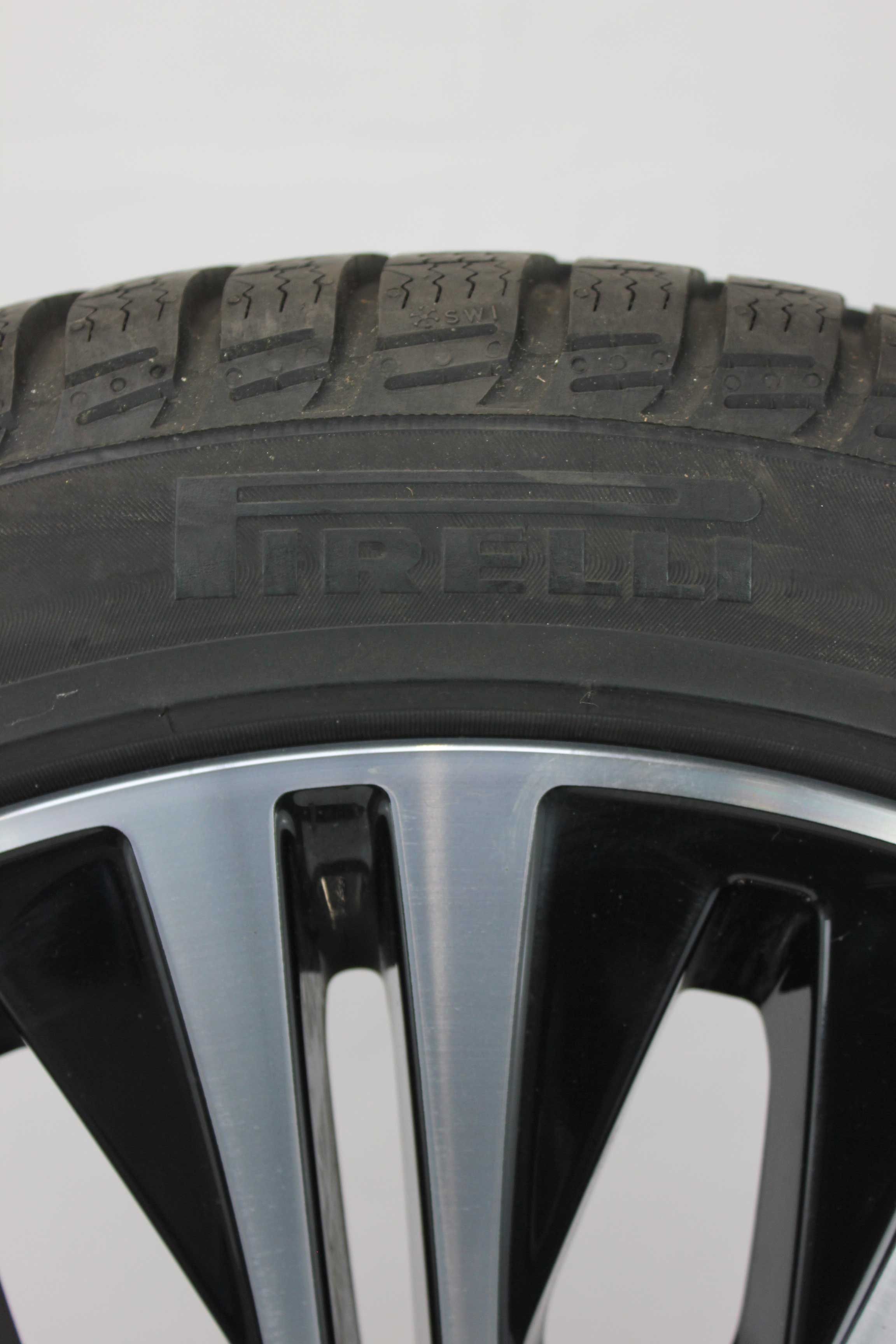 Winterkomplettradsatz-Mercedes-Benz-A-Klasse-A177-Alulfelge-18Zoll-A1774013300-Winterreifen-Pirelli-Winter-Sottozero3-225-45-R18-95H-2_(1)