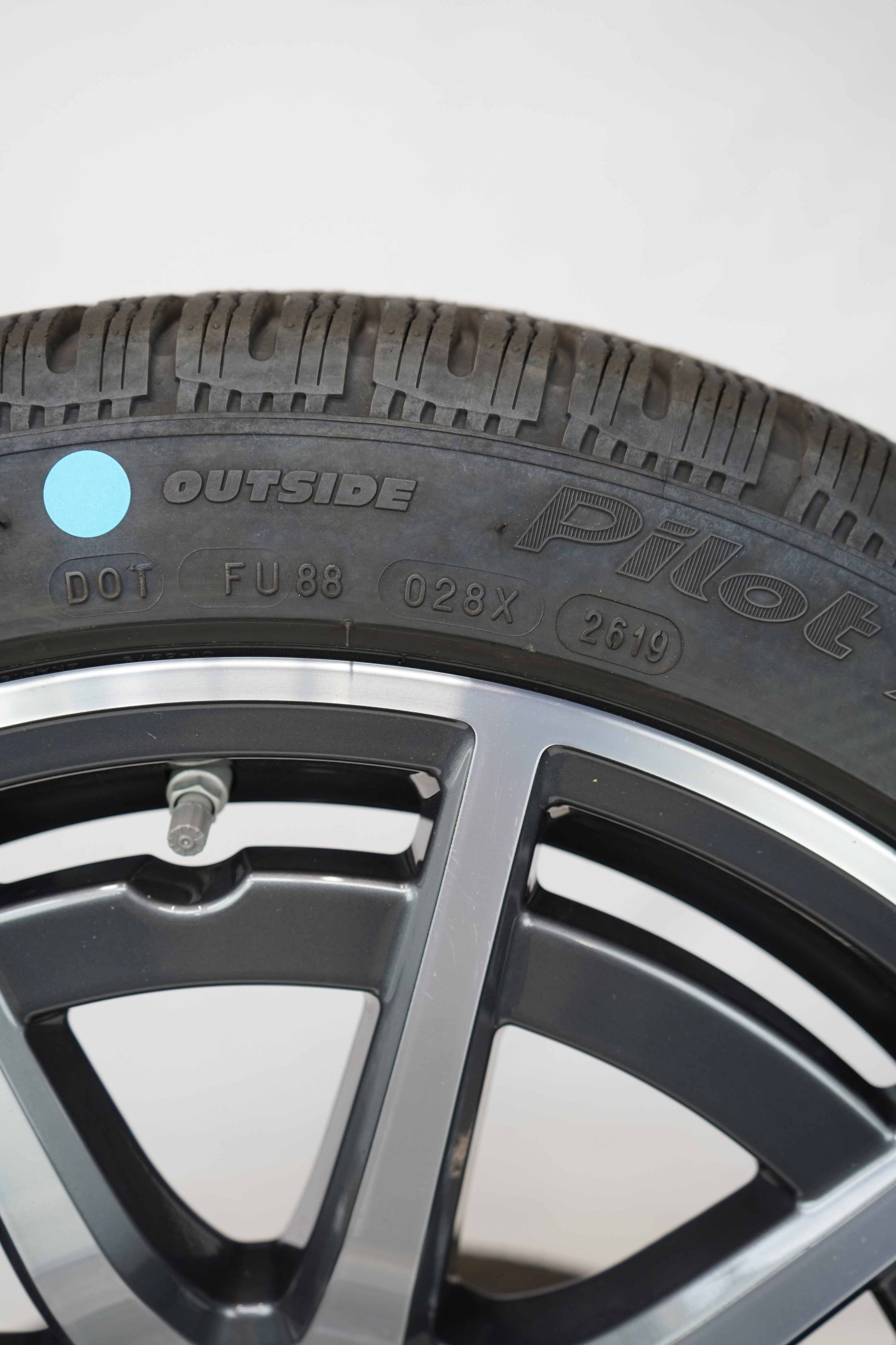 Winterkomplettradsatz-Mercedes-Benz-gebraucht-A1774012100-A-Klasse-A177-CLA-C117-A45-CLA-45-AMG-18-Zoll-12