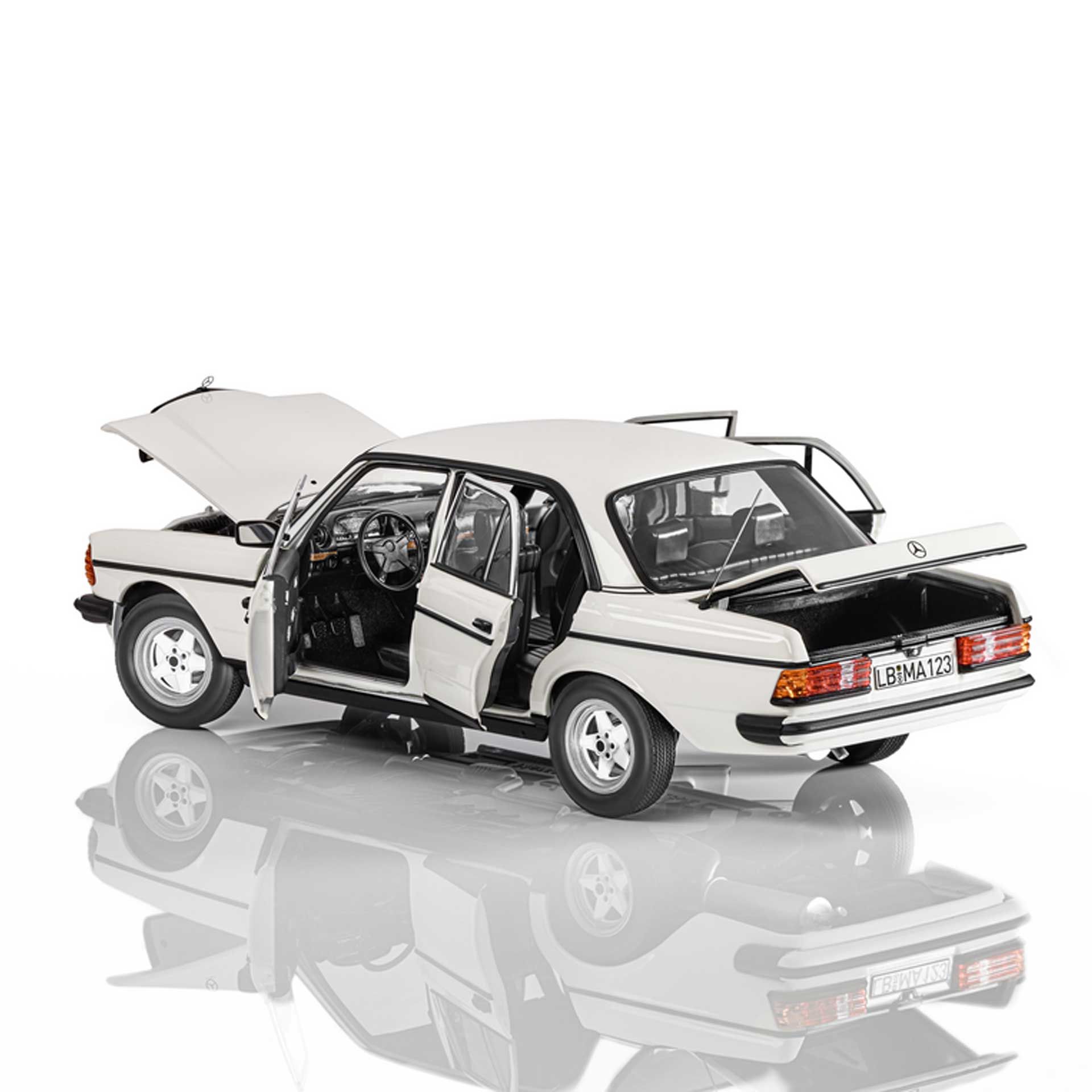 B66040677 mercedes benz 200 modellauto w123 rosier onlineshop2