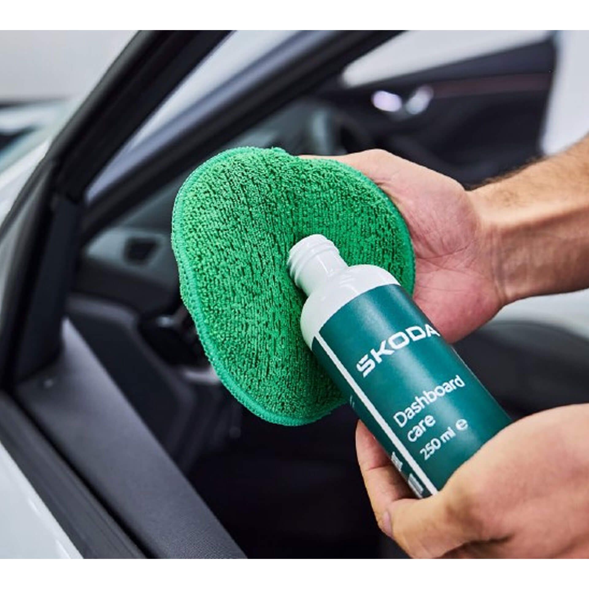 000096307d skoda cockpitlotion detail rosier onlineshop