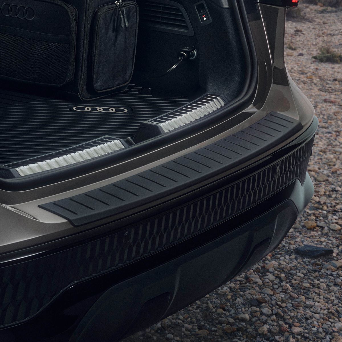 Audi A6 allroad quattro Ladekantenschutz Kunststoff schwarz matt 4P9061195