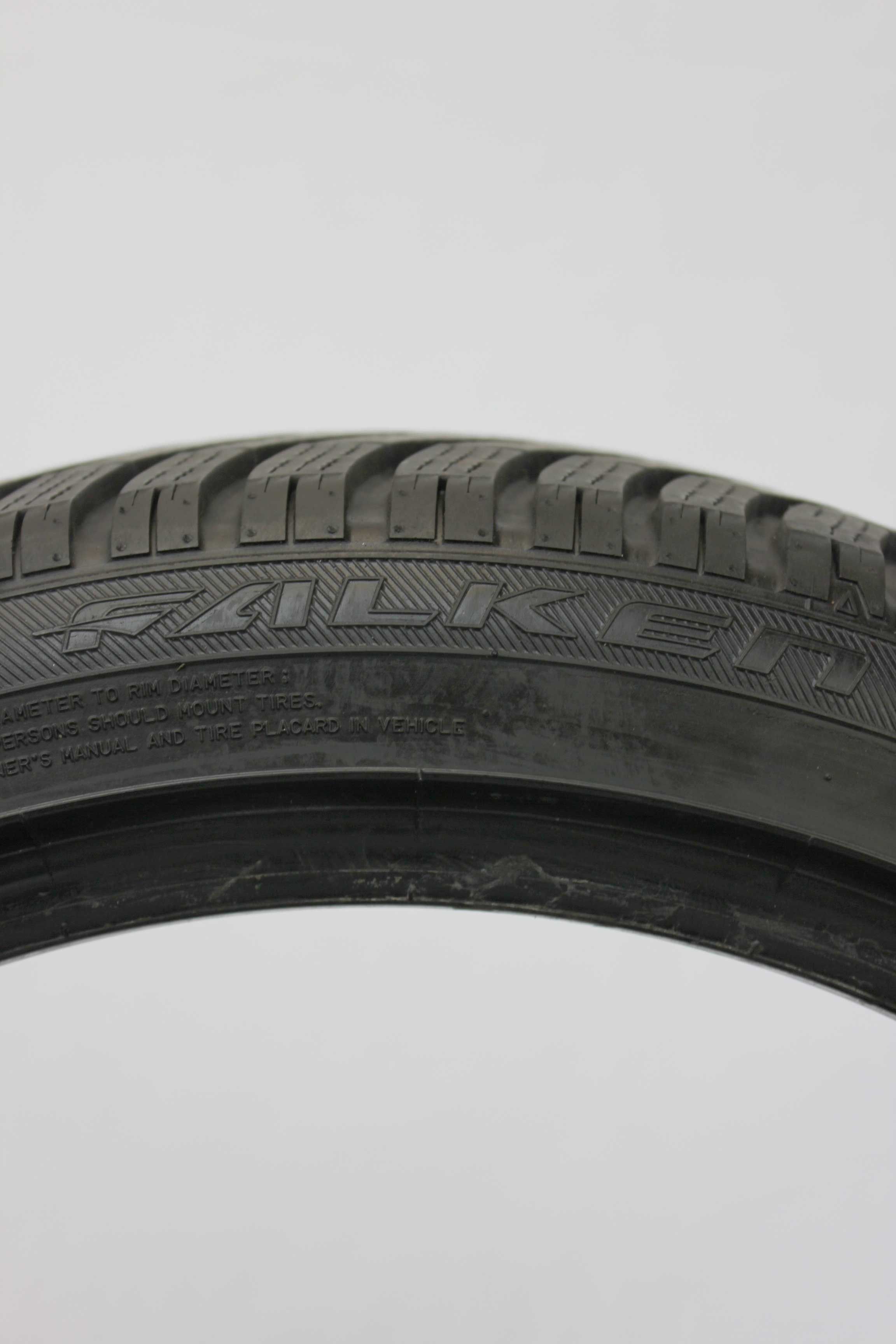 Winterreifen falken eurowinter hs01 225 40 r19 93v xl 1 (1)
