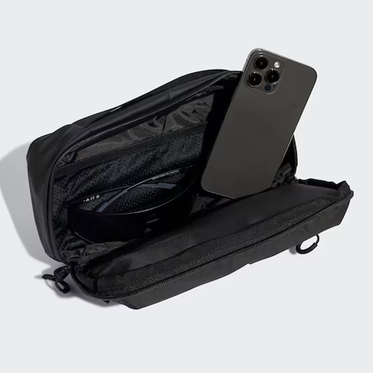 B67998383 mercedes benz bauchtasche amg f1 schwarz rosier onlineshop3