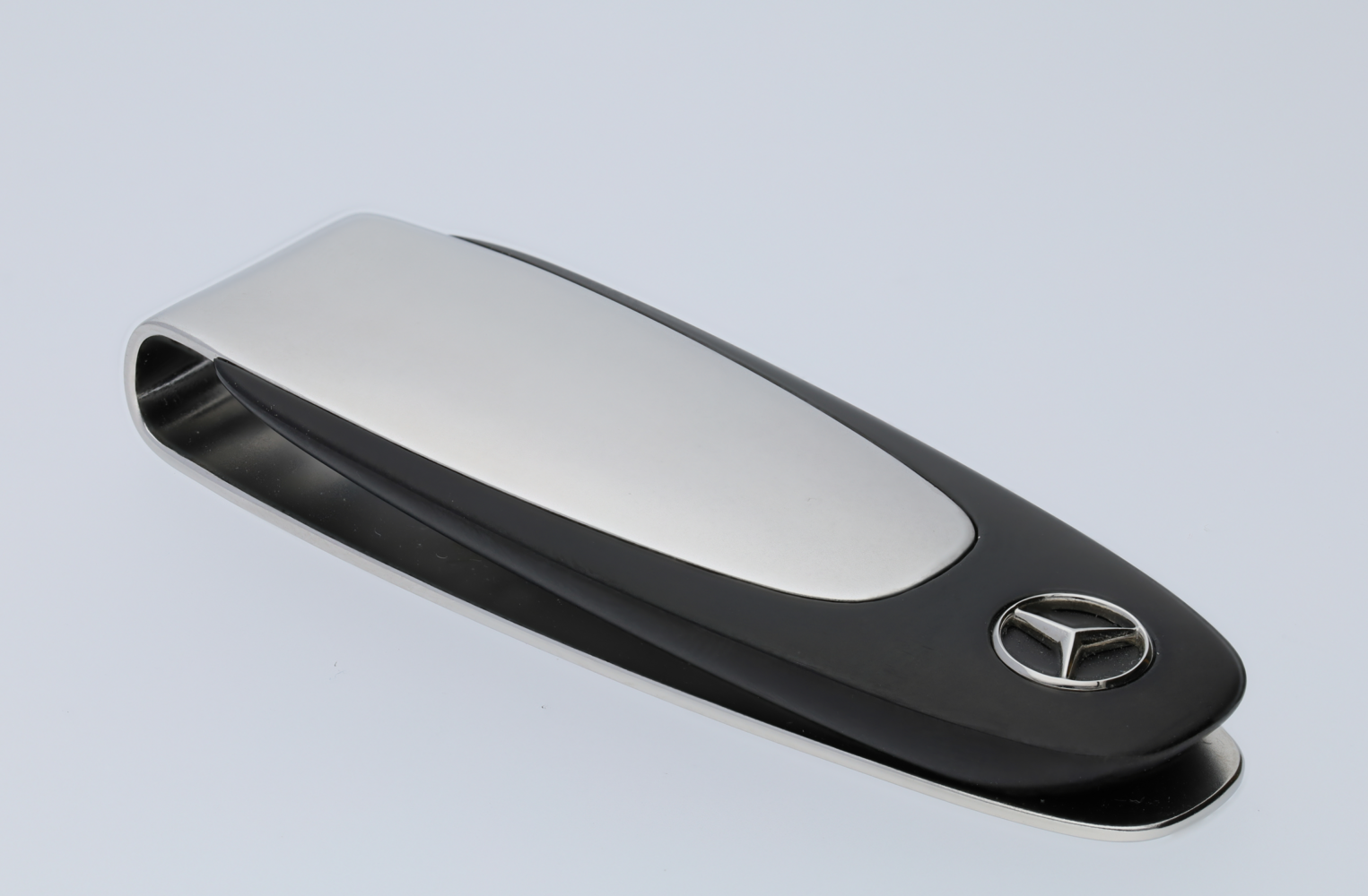 B66954779 mercedes benz geldscheinklammer business2