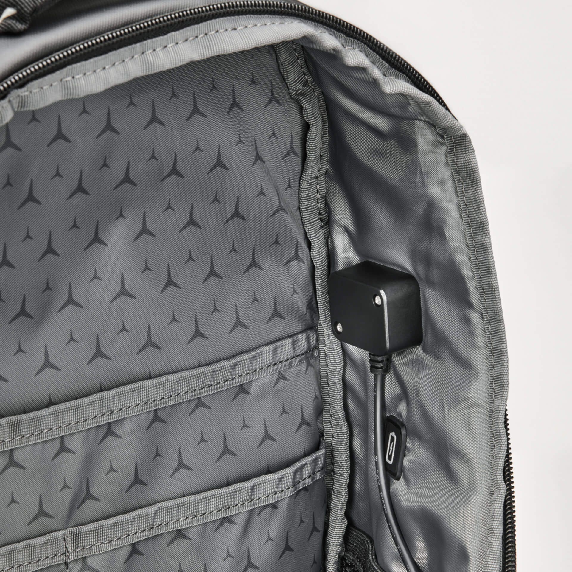 B67960127 mercedes benz rucksack rosier onlineshop4