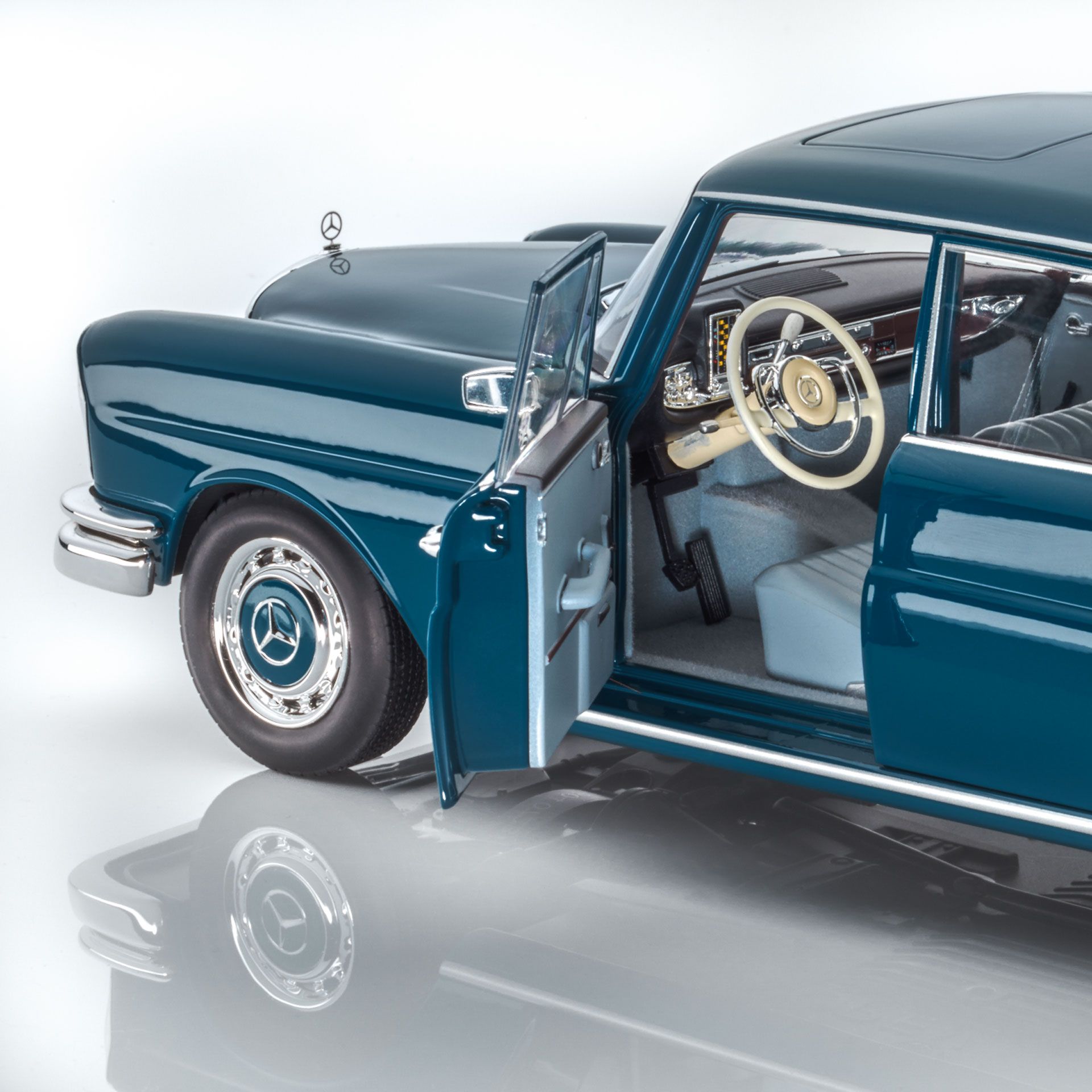 B66040723 mercedes benz w111 modellauto rosier onlineshop