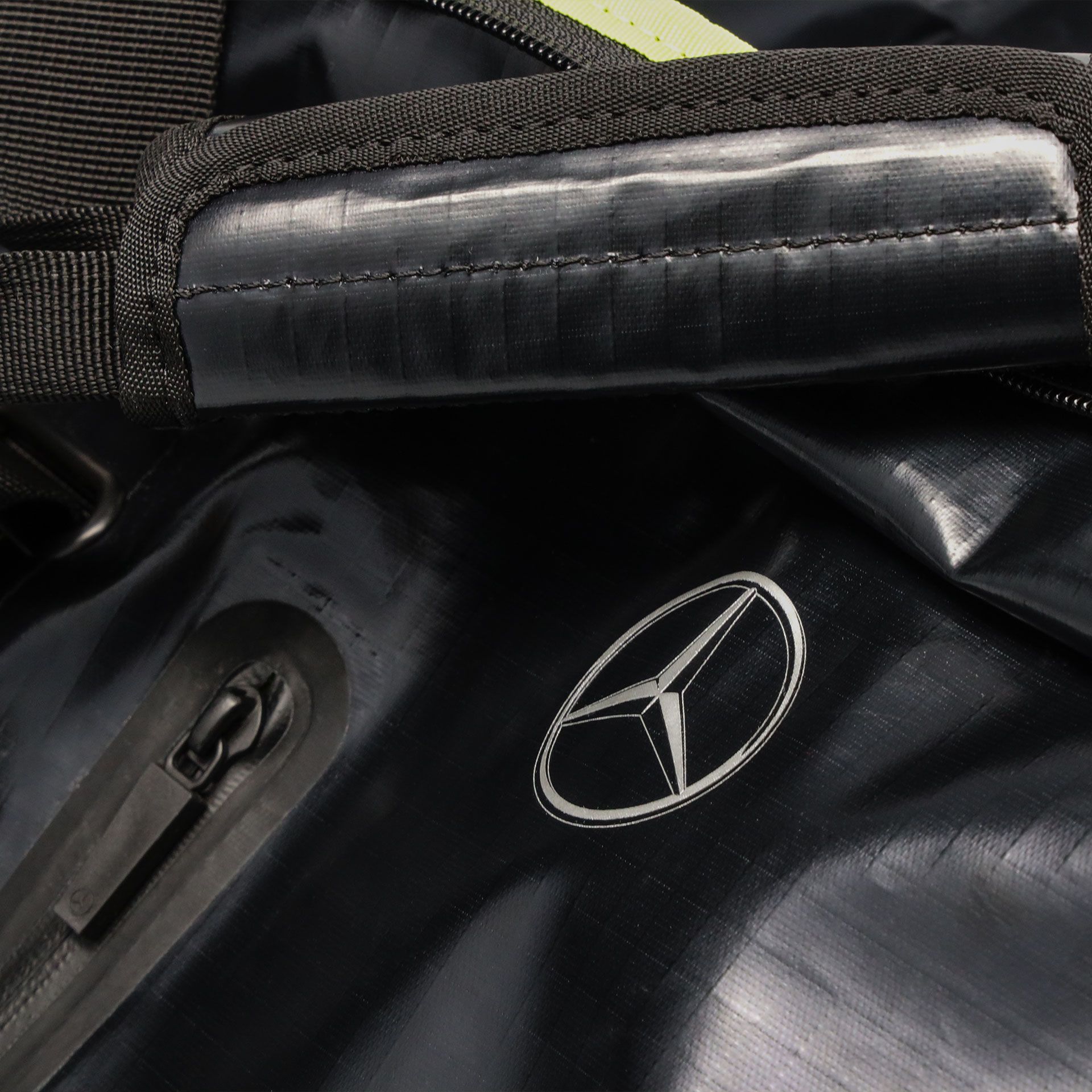 B66956309 mercedes benz sporttasche rosier onlineshop3