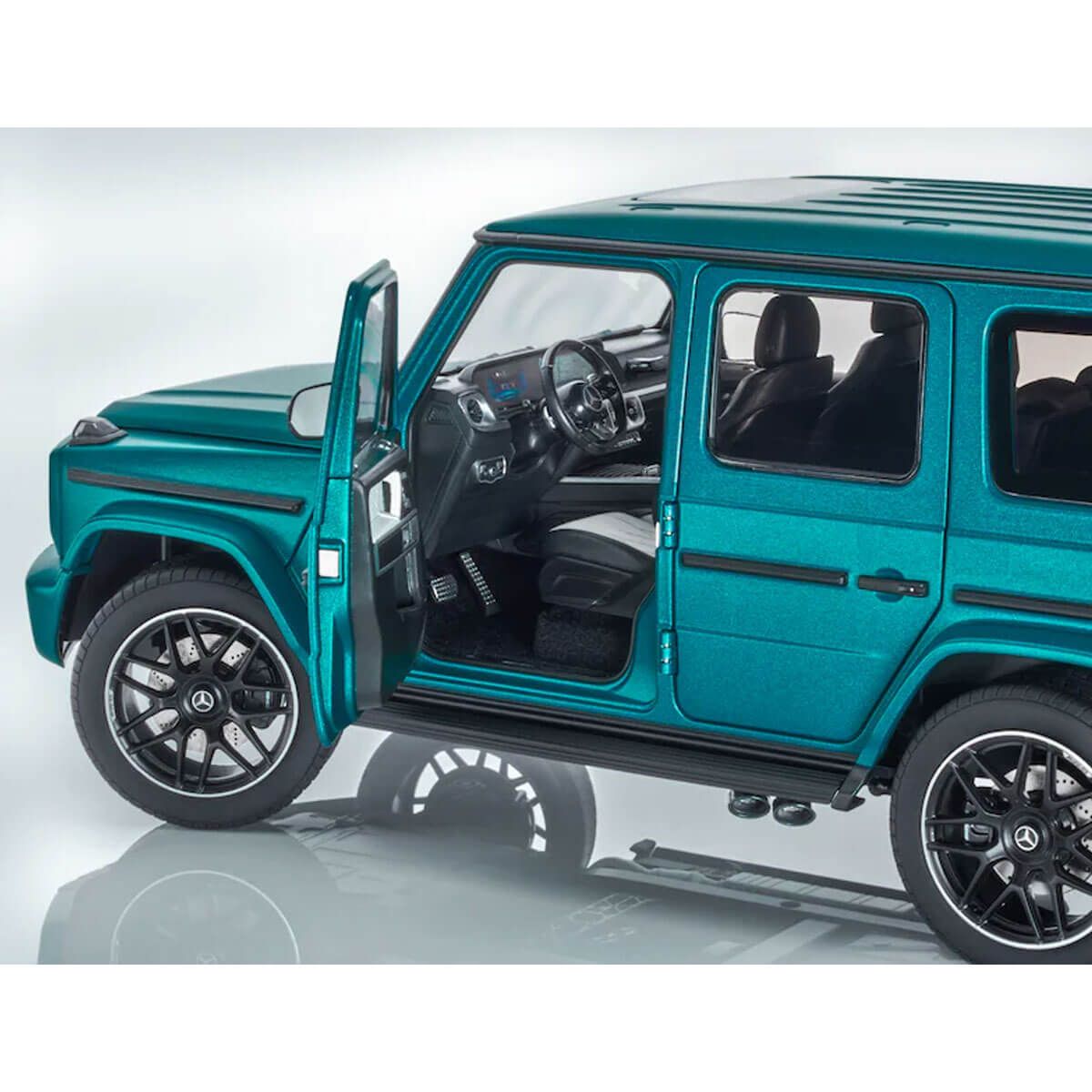 B66960855 mercedes amg modellauto g63 blau 1 18 rosier onlineshop3