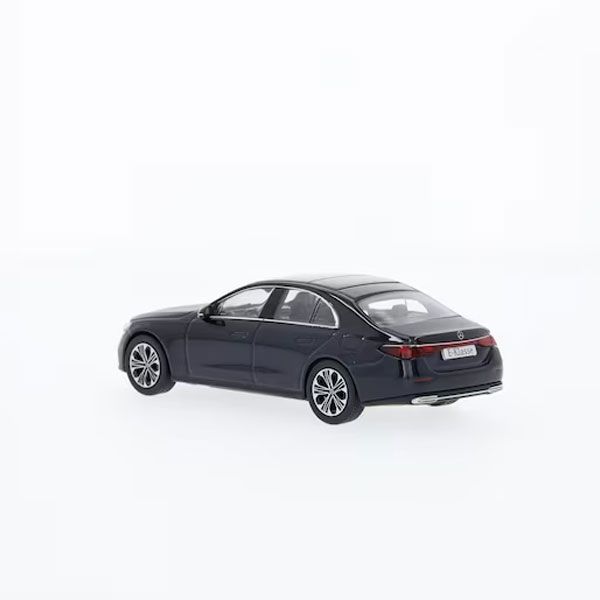 B66961117 mercedes benz modellauto e klasse 1 43 rosier onlineshop4