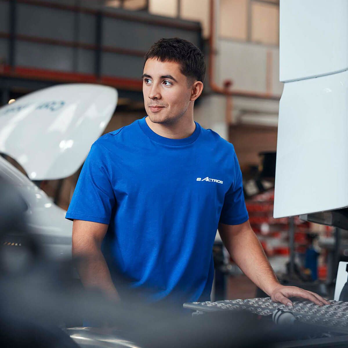 Mbt0196 mercedes benz truck eactros t shirt rosier onlineshop5