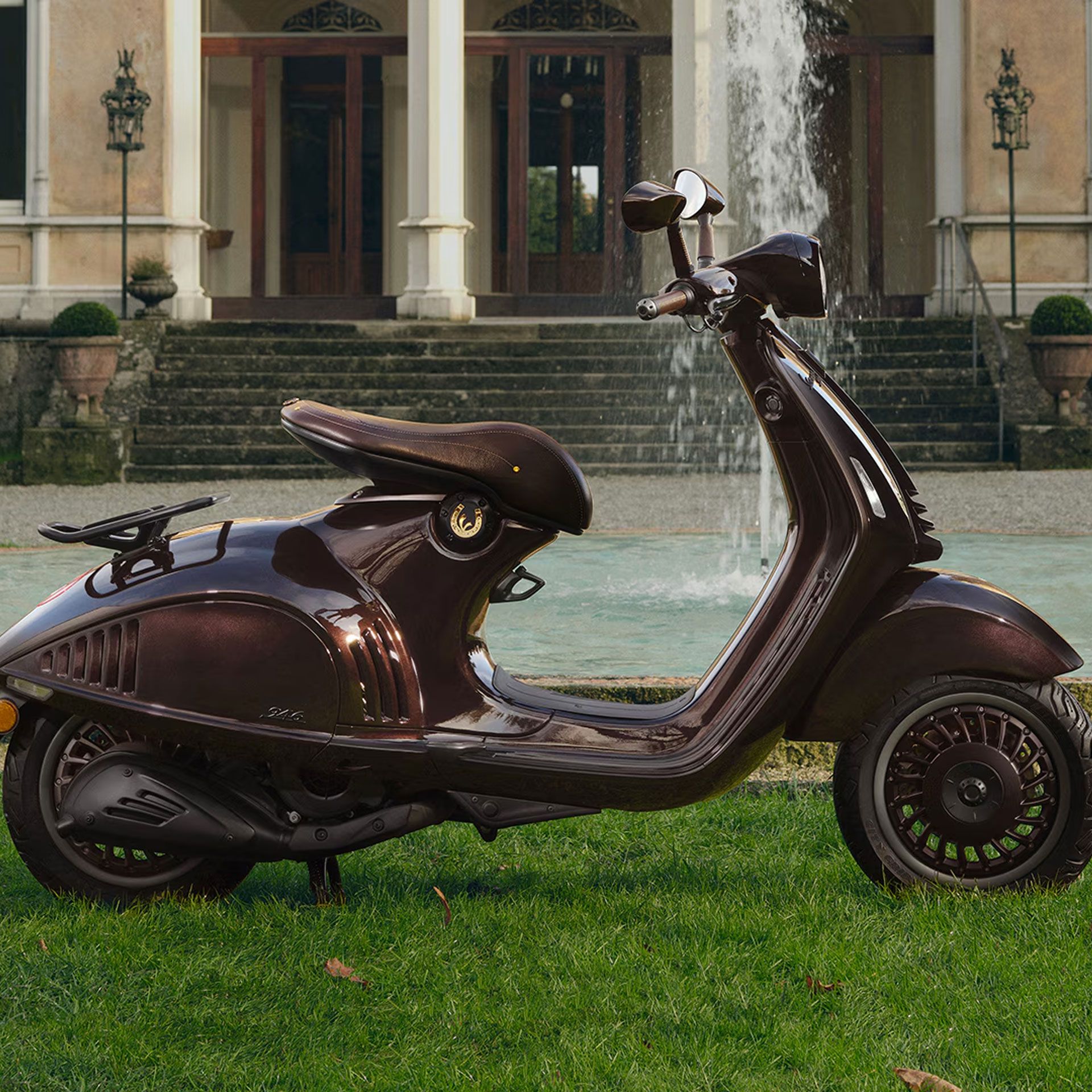 Vespa 946 Horse limitiertes Sondermodell