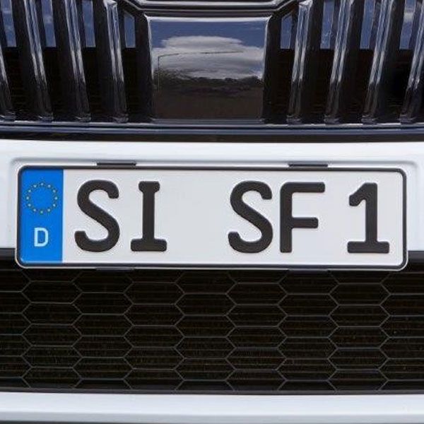 0188200 utsch rahmenloser kennzeichenhalter schwarz rosier onlineshop5