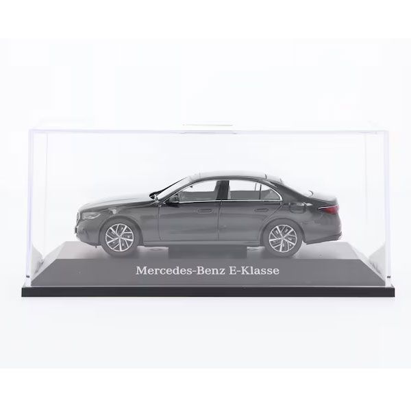 B66961116 mercedes benz e klasse modellauto 1 43 6