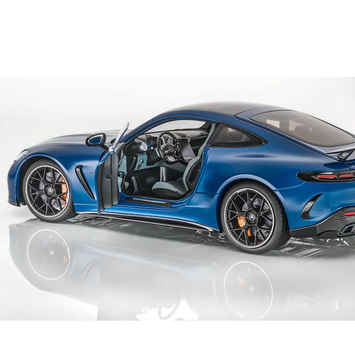 B66961433 mercedes amg modellauto gt blau 1 18 rosier onlineshop3