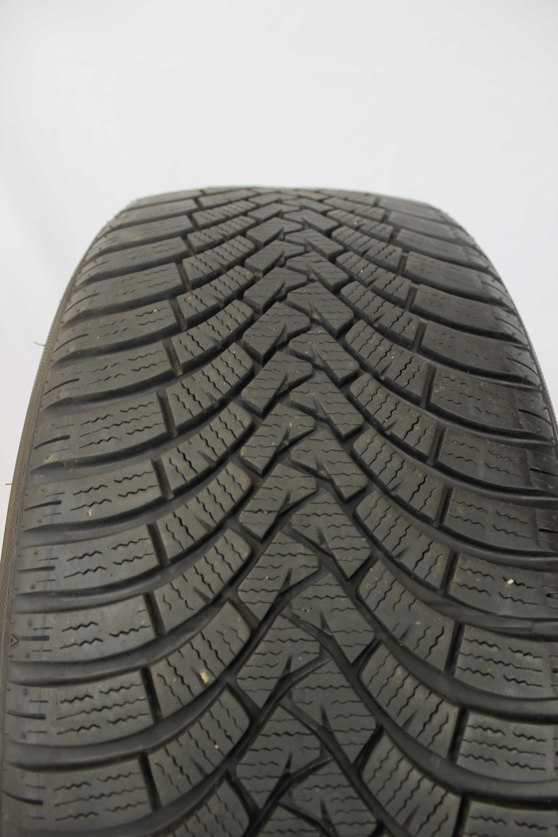 Winterreifen falken eurowinter hs01 225 40 r19 93v xl 5 (1)