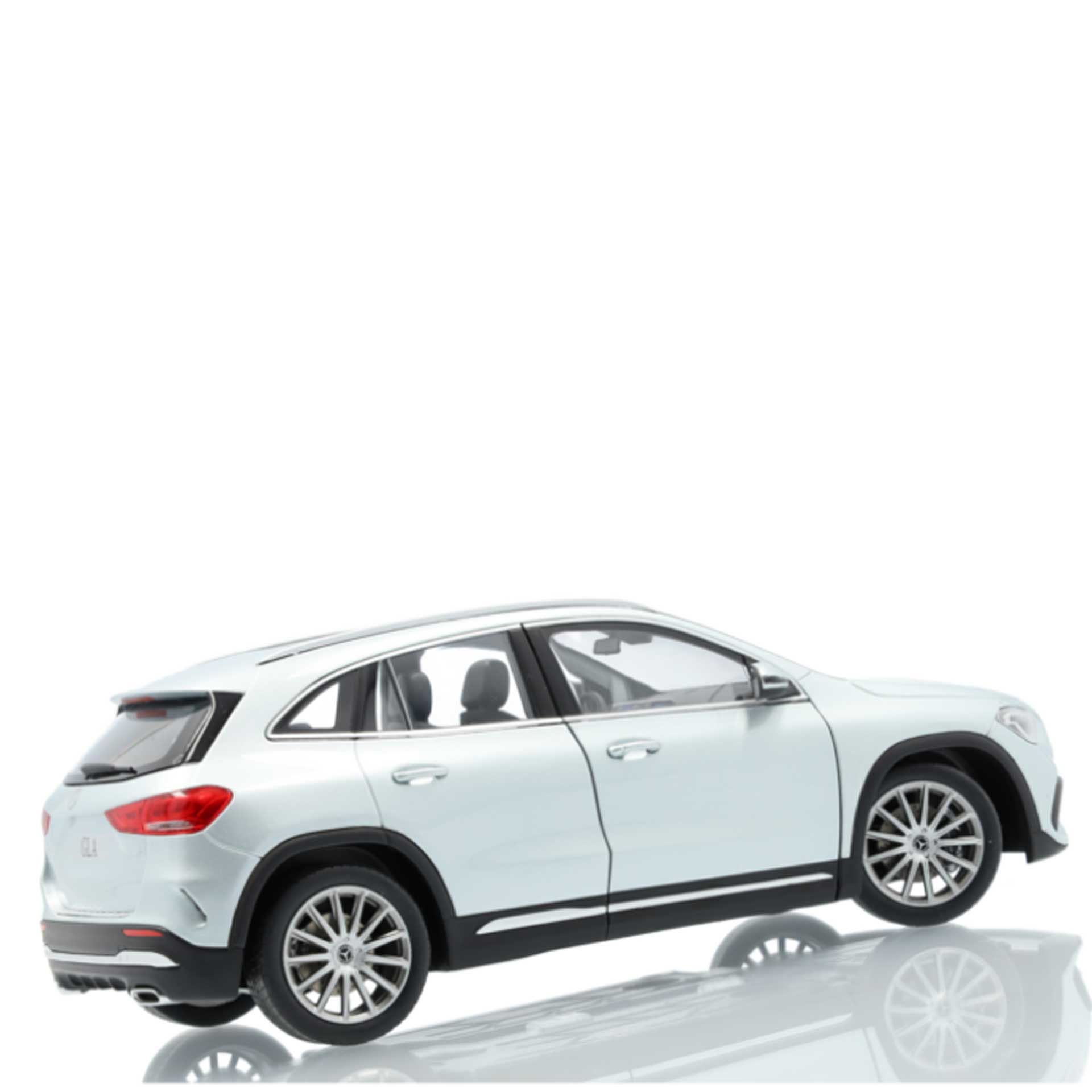 B66961036 mercedes benz gla modellauto 1zu18 silber rosier onlineshop3